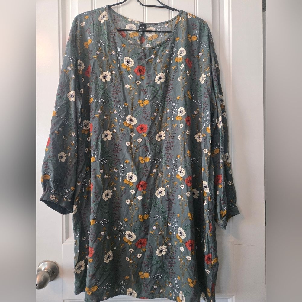 Floral dress by Emery Rose size XXL